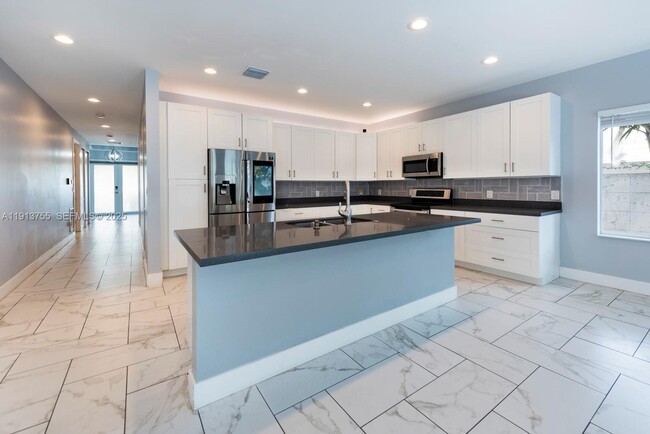 Building Photo - 4920 NE 1st Terrace