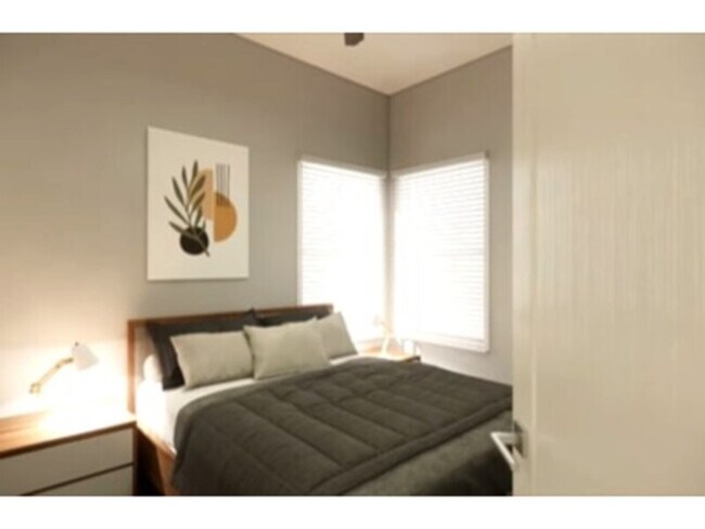 Building Photo - 7898 Pinehurst Dr