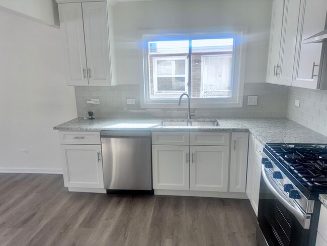 Building Photo - 15119 Meadow Ln