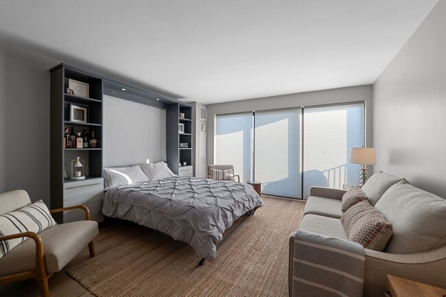 Building Photo - 2020 N Lincoln Park W