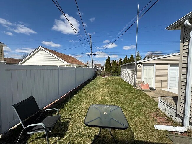 Building Photo - 12756 Venness St