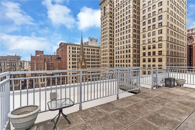 Building Photo - 301 Fifth Ave