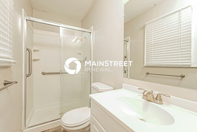 Building Photo - 3 Bedroom Pet-Friendly Home in INDEPENDENCE, MO with Main Street Renewal