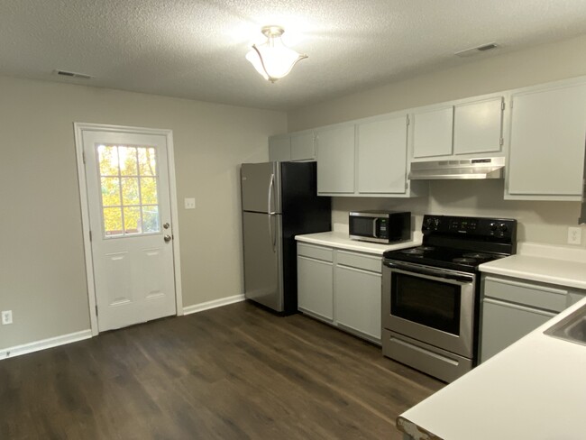 Kitchen - 126 Mesa Ln