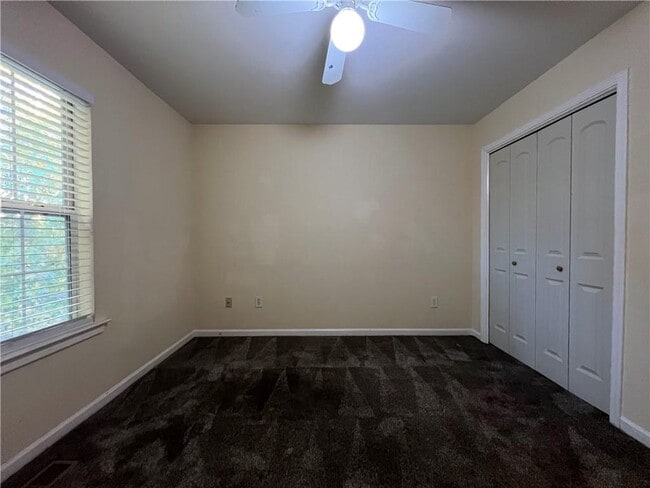 Building Photo - 2705 Waymar Dr SW