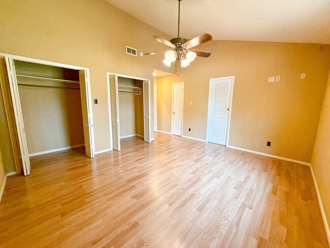 Building Photo - 405 Westmont Dr