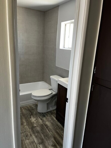 Building Photo - 783 Karesh Ave