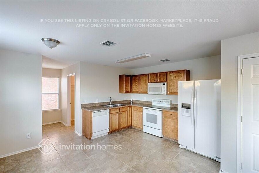 Building Photo - 2804 Mesa Valley Dr