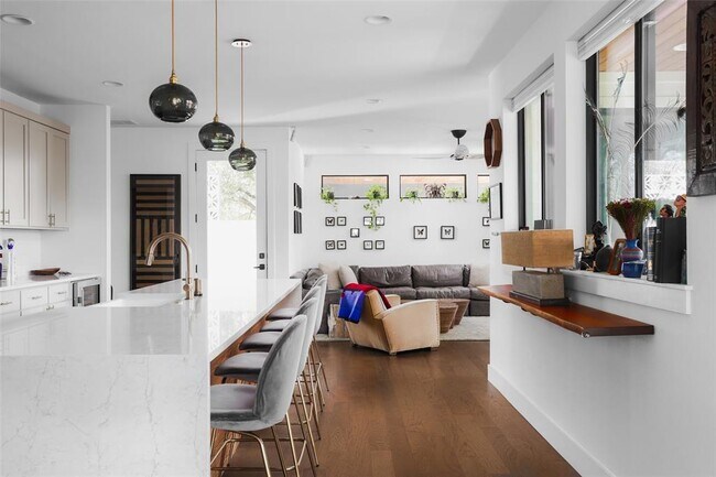 Building Photo - 4420 Mt Vernon Dr