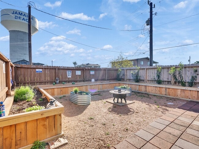 Building Photo - 16527 Lewis Scott Rd