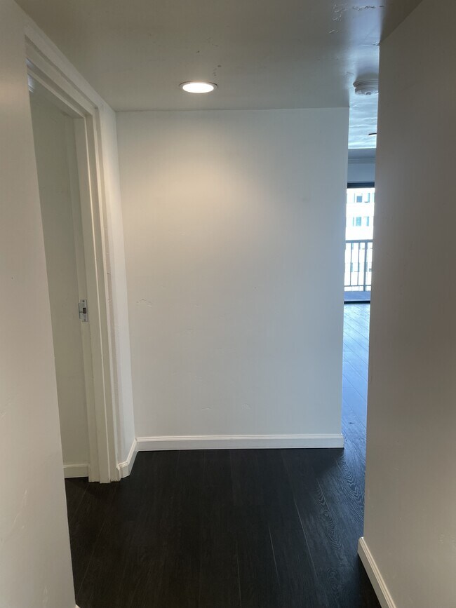 Building Photo - 500 N St