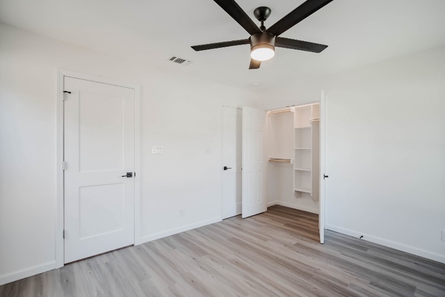 Building Photo - 2203 E Rosebud Ave
