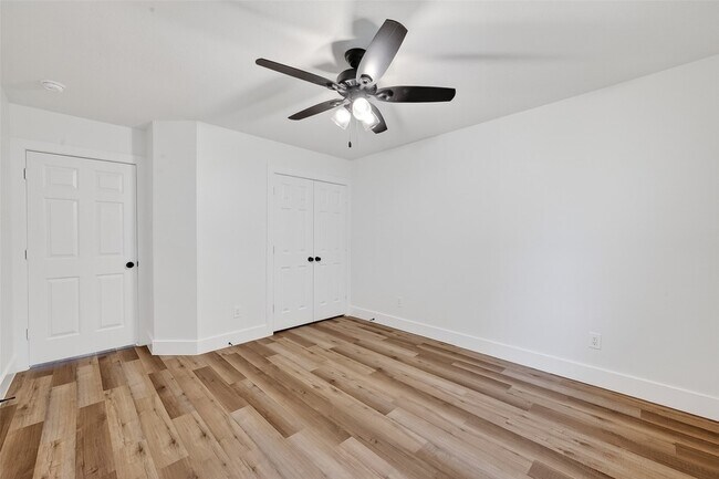 Building Photo - 2018 Village Ct Ln