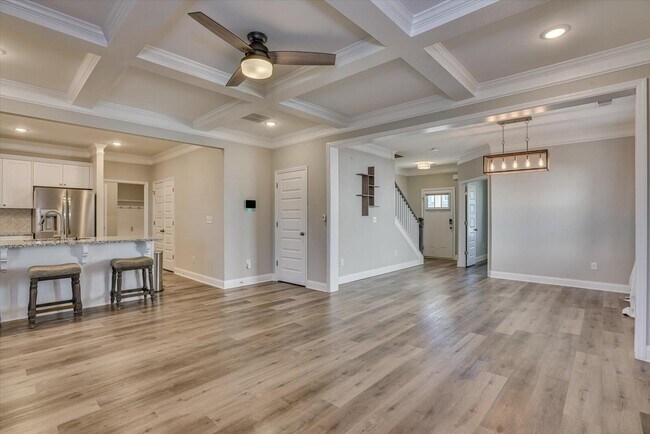 Building Photo - 627 Garland Trl