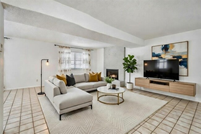 Building Photo - 6601 Skycrest Dr