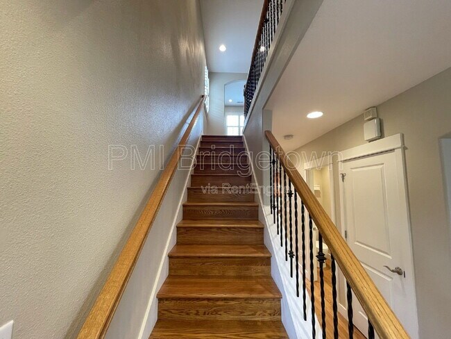 Building Photo - 10235 NW Edgewood Dr