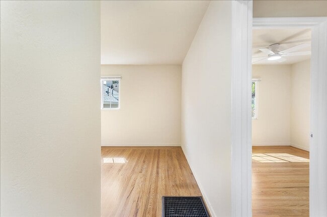 Building Photo - 2033 High St