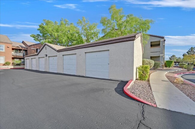 Building Photo - 555 E Silverado Ranch Blvd