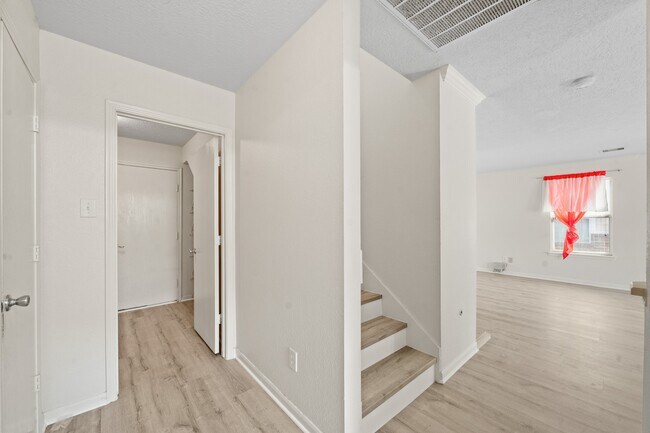 Building Photo - 20719 Fair Castle Dr