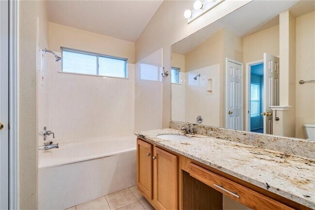 Building Photo - 1307 Dillon Lake Bend