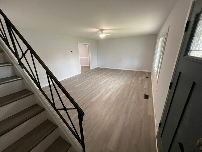 Building Photo - 8 Marboro Ln