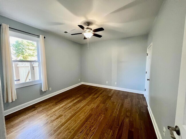 Building Photo - 1155 River Oak View Dr