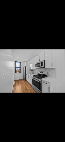 Building Photo - 2105A Pacific St