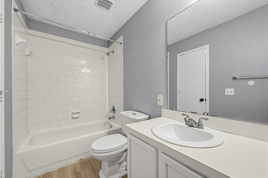 Building Photo - 3912 Sonoma Dr