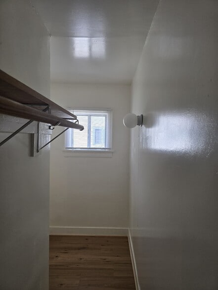 Building Photo - 2812 3/4 Hillcrest Dr