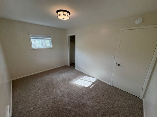 Building Photo - Spacious 4 Bedroom Home *Pet Friendly*