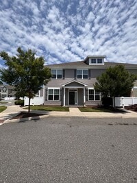 Building Photo - Resort like Living!
