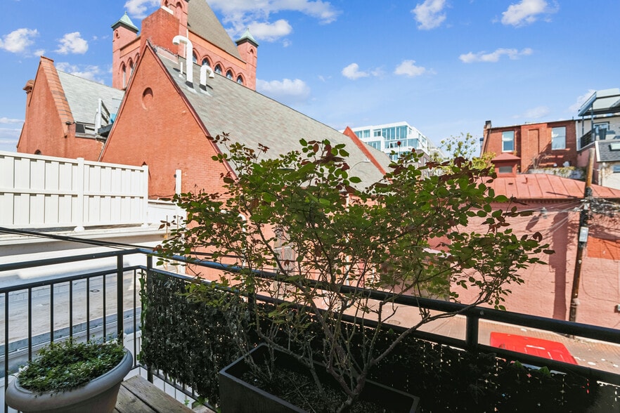 Deck off Kitchen floor - 1343 Q St NW