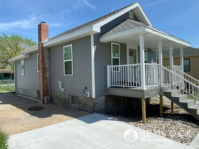 Building Photo - 601 S 1st St