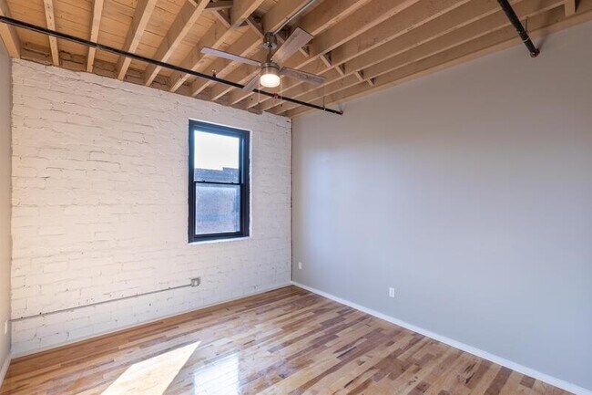 Building Photo - 116 N 4th St