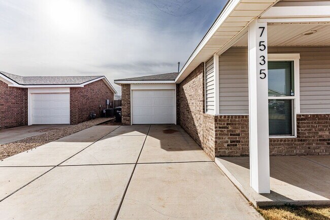 Building Photo - Beautiful 3 Bedroom 2 Bath Home in Frenship ISD!