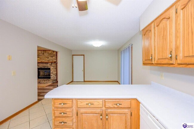 Building Photo - 2001 Oak Meadow Dr