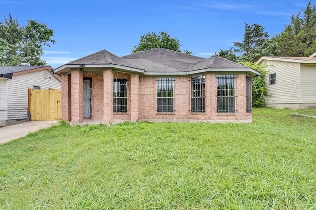 Primary Photo - 2520 Fatima Ave