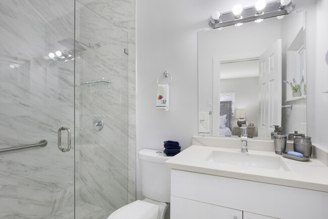 Building Photo - 466 Tequesta Dr