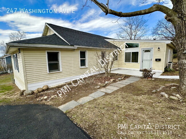 Building Photo - Gorgeous, Completely Remodeled, Spacious, ...