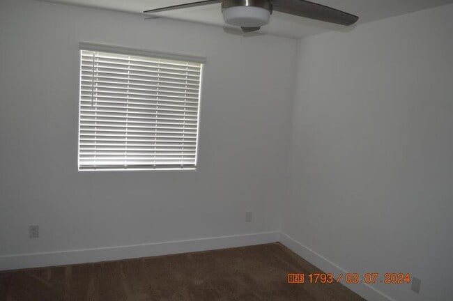 Building Photo - 1663 Thistle Ln