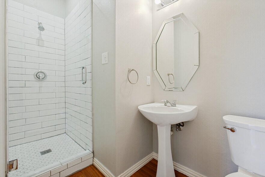 Building Photo - 8400 Pipestone Dr