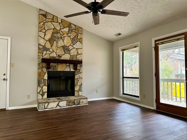 Building Photo - 1849 Tryon Dr