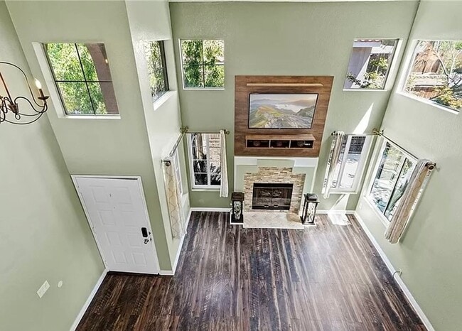 Building Photo - Spacious Two-Story Home in Lake Elsinore