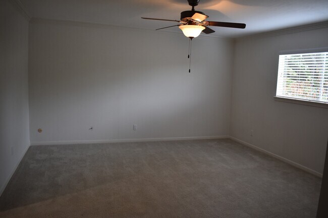 Building Photo - 6501 Gambier Ln
