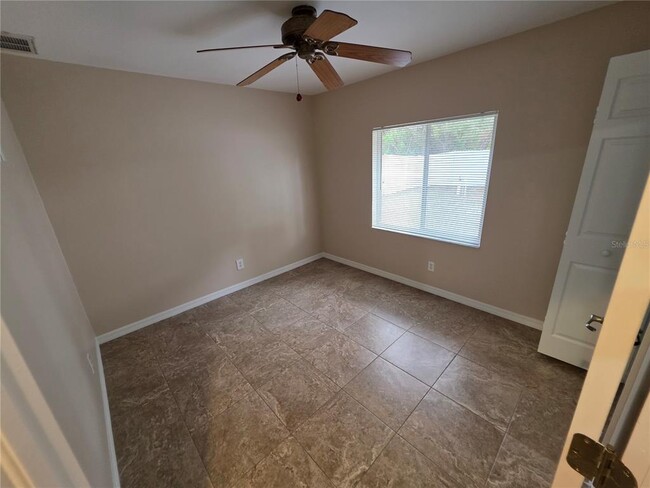 Building Photo - 1644 Dawnview St