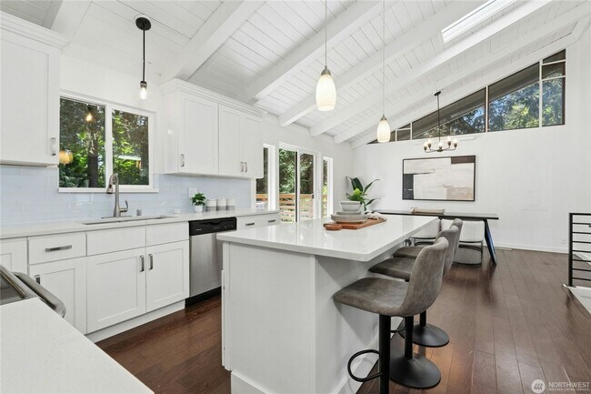 Building Photo - Spacious Richmond Highlands Retreat with Modern Updates & Flexible Living