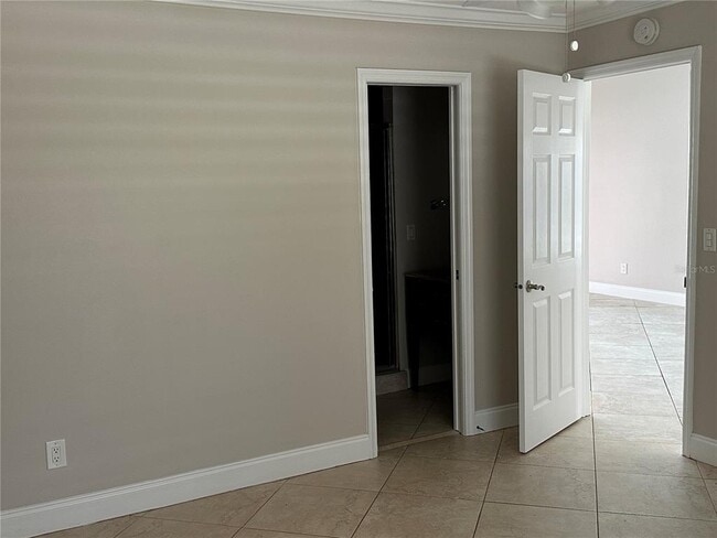 Building Photo - 230 Sun Vista Ct N