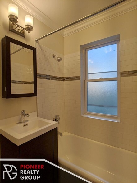 Building Photo - 2127 N Dayton St