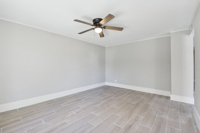 Building Photo - Just remodeled 2 bed 1 bath