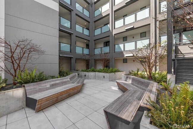 Building Photo - 580 Hayes St